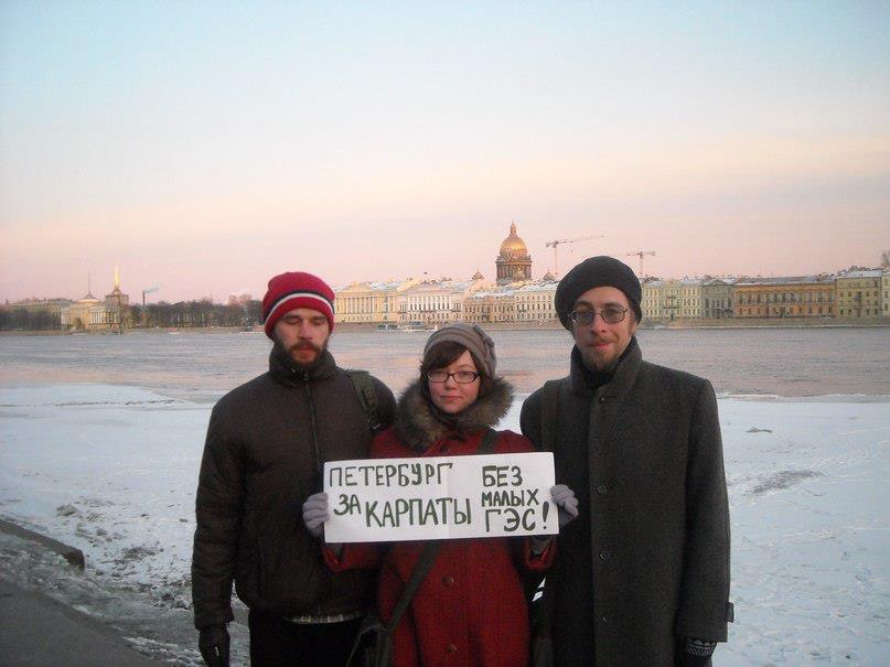 Суспільство: Туристи і громадські активісти збирають фотографії з усіх куточків світу проти ГЕС в Карпатах