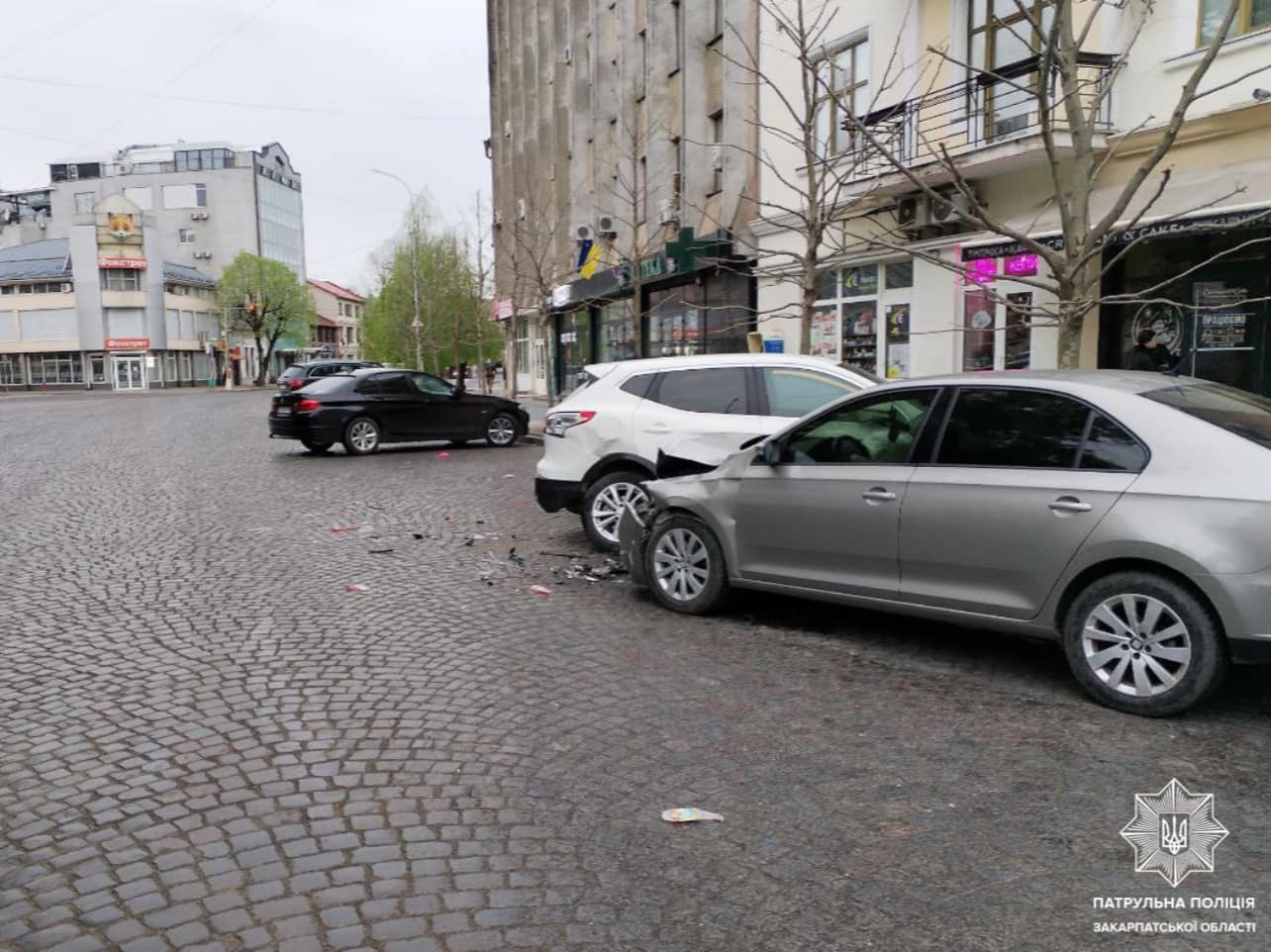 Через п‘яного водія в Ужгороді пошкоджено три машини