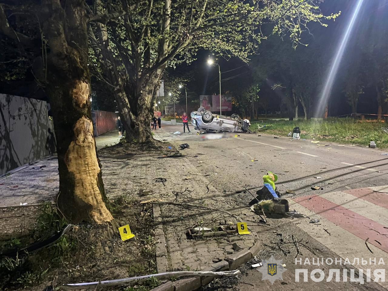 9 квітня у ДТП в Ужгороді загинули двоє хлопців, ще троє осіб сильно травмувалися 