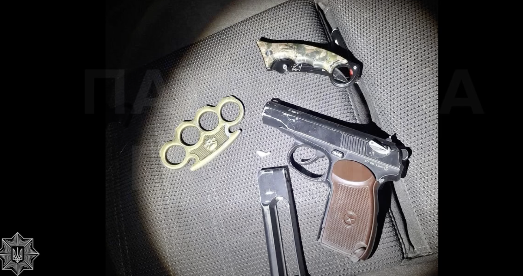 Зброя у салоні авто неповнолітнього