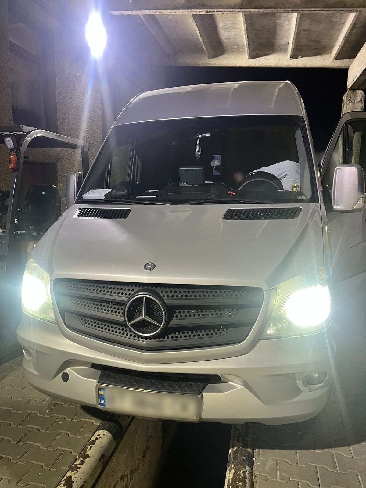 Українець позбувся цього авто через приховані 310 пачок сигарет 