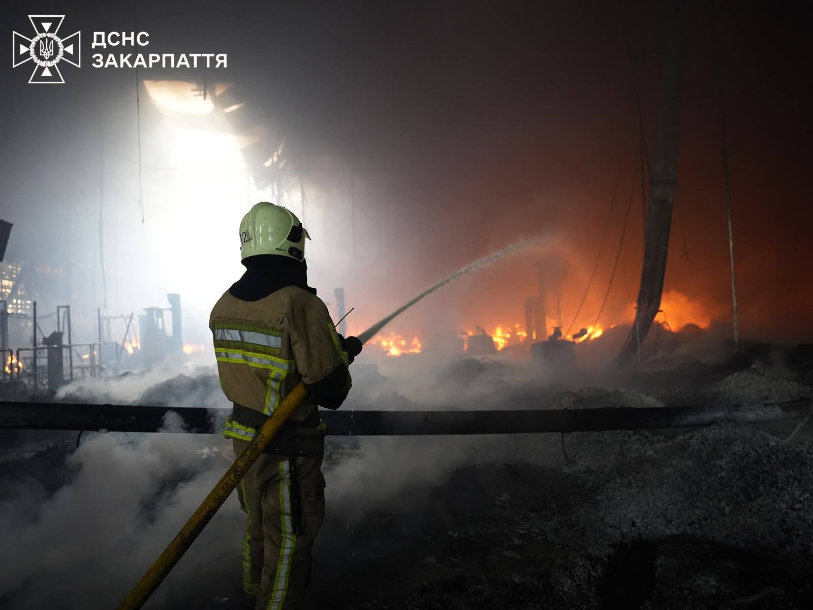 Пожежу загасили на 7 тис.м.кв Локалізація пожежі на заводі Флекс