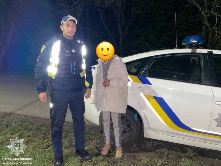 Жінку доправили до рідних 
