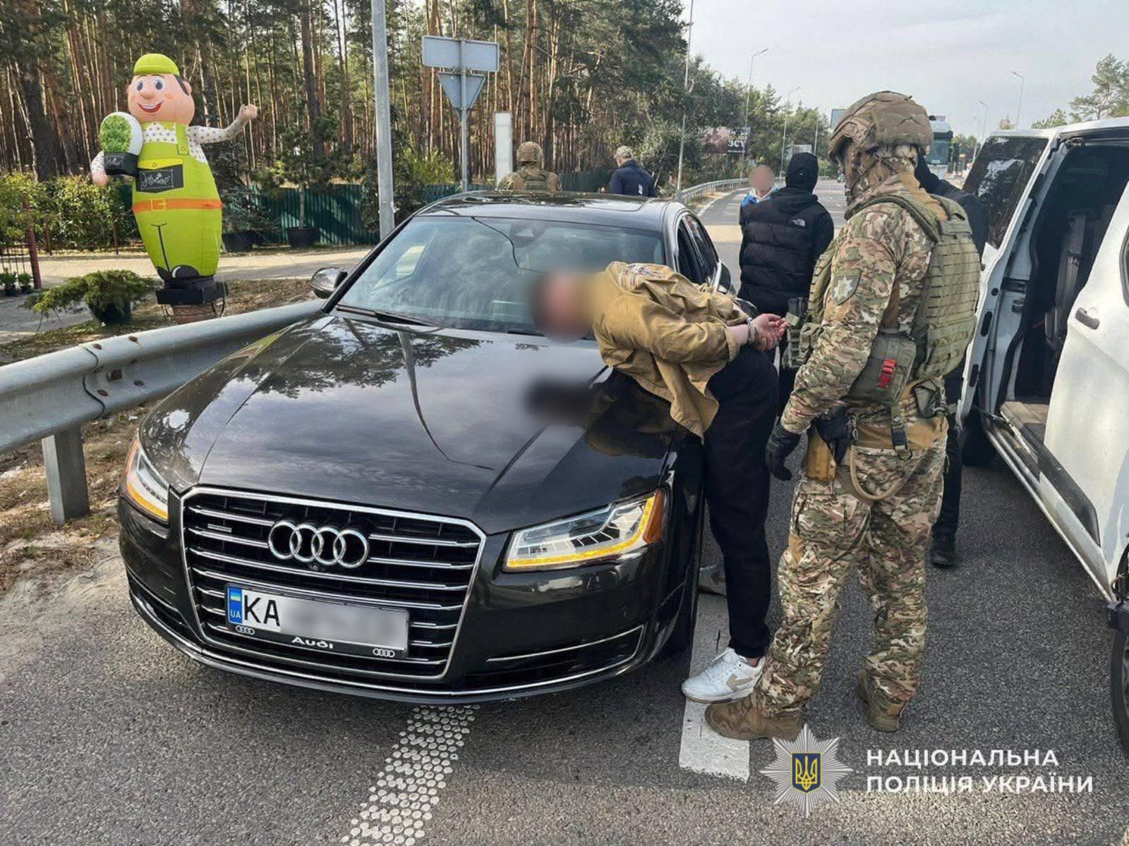 8 років тюрми отримав шахрай, який на Закарпатті ошукав матір полеглого воїна на 6,6 млн грн
