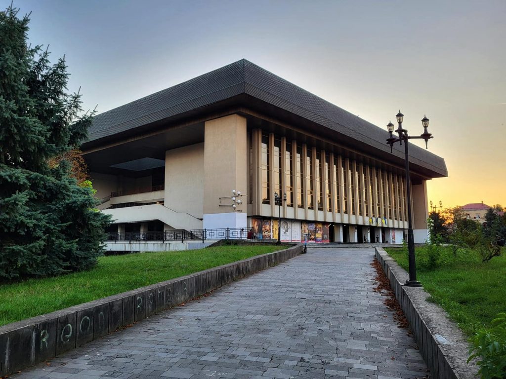 Драмтеатр в Ужгороді