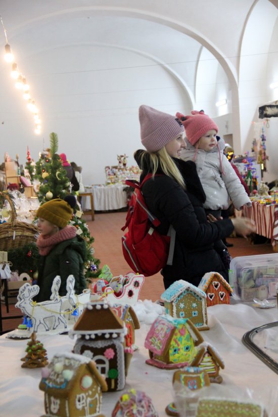В Ужгороді на фестивалі пряників зібрали кошти для лікування дівчинки Марійки