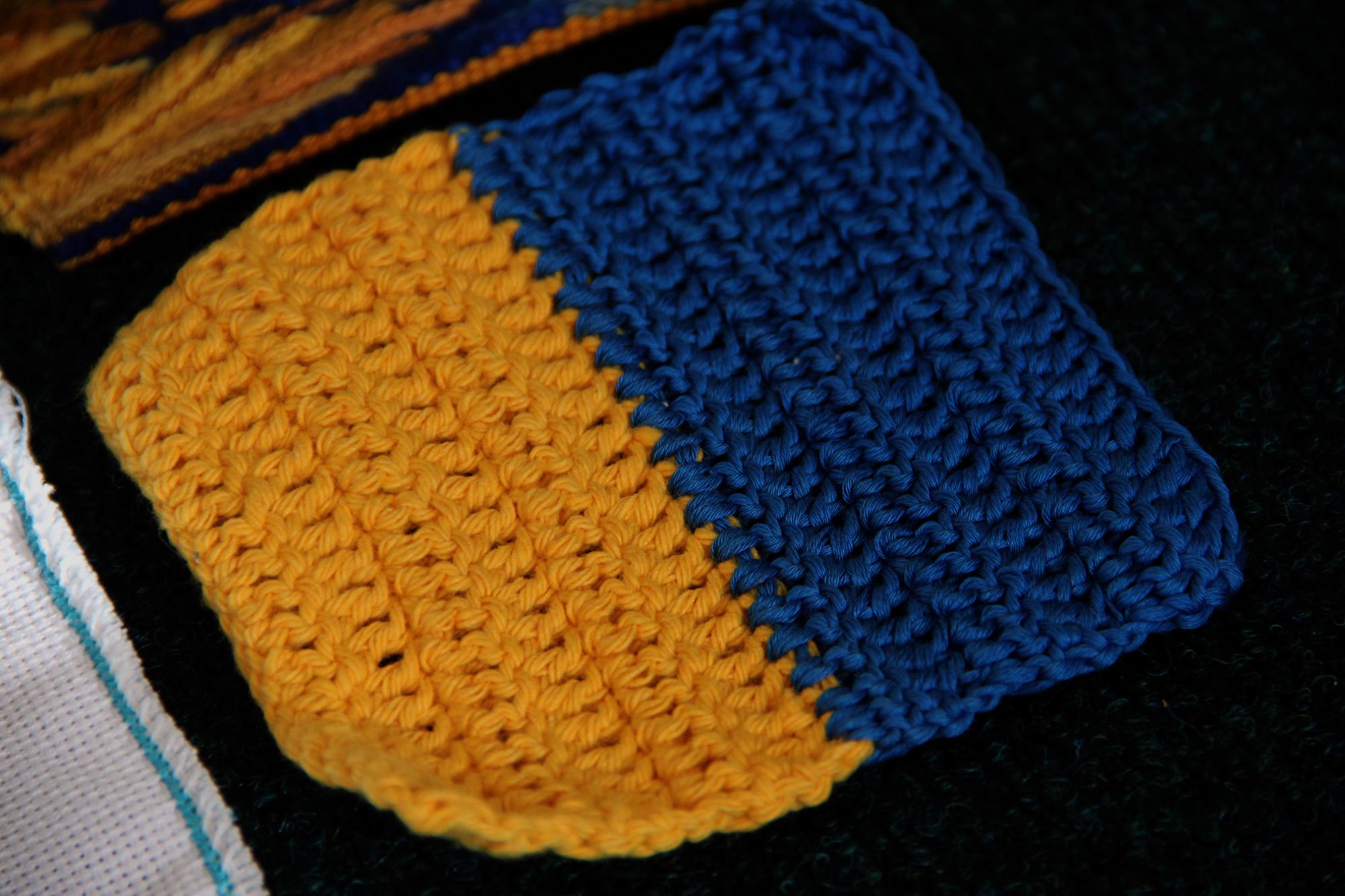 Клаптик у кольорах прапора України. Робота учасниці проекту &quot;Пов'язані&quot;