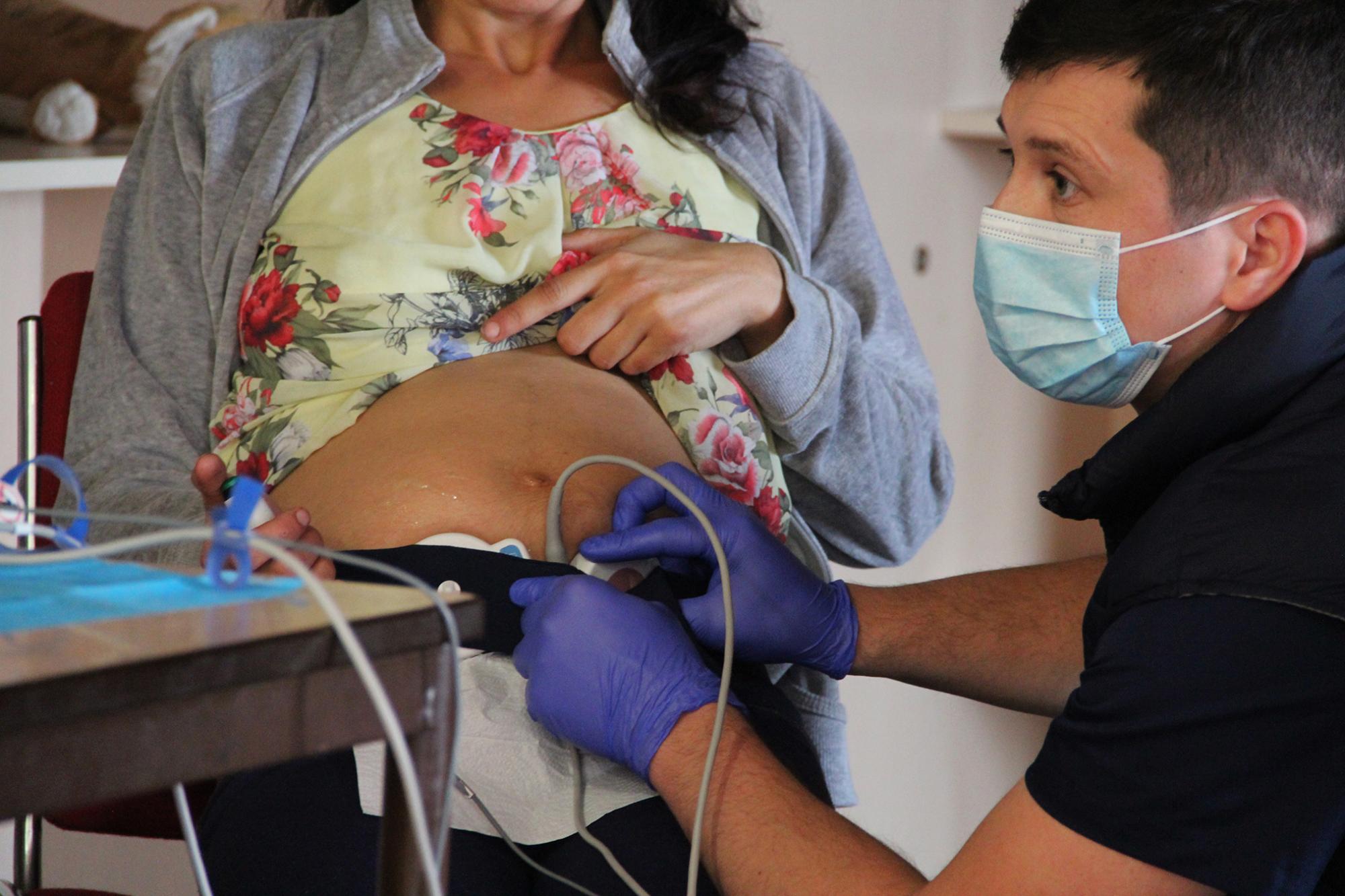 Перевірка стану дитини у вагітної