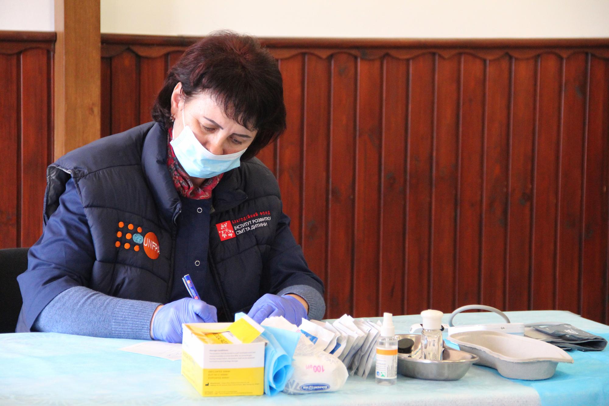 Лікарка мобільної бригади