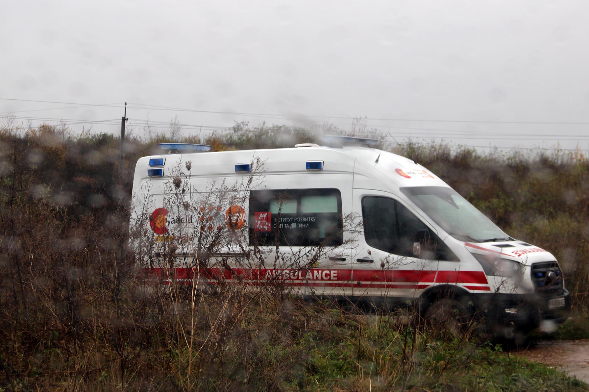 Автомобіль лікарів мобільної гінекологічної бригади