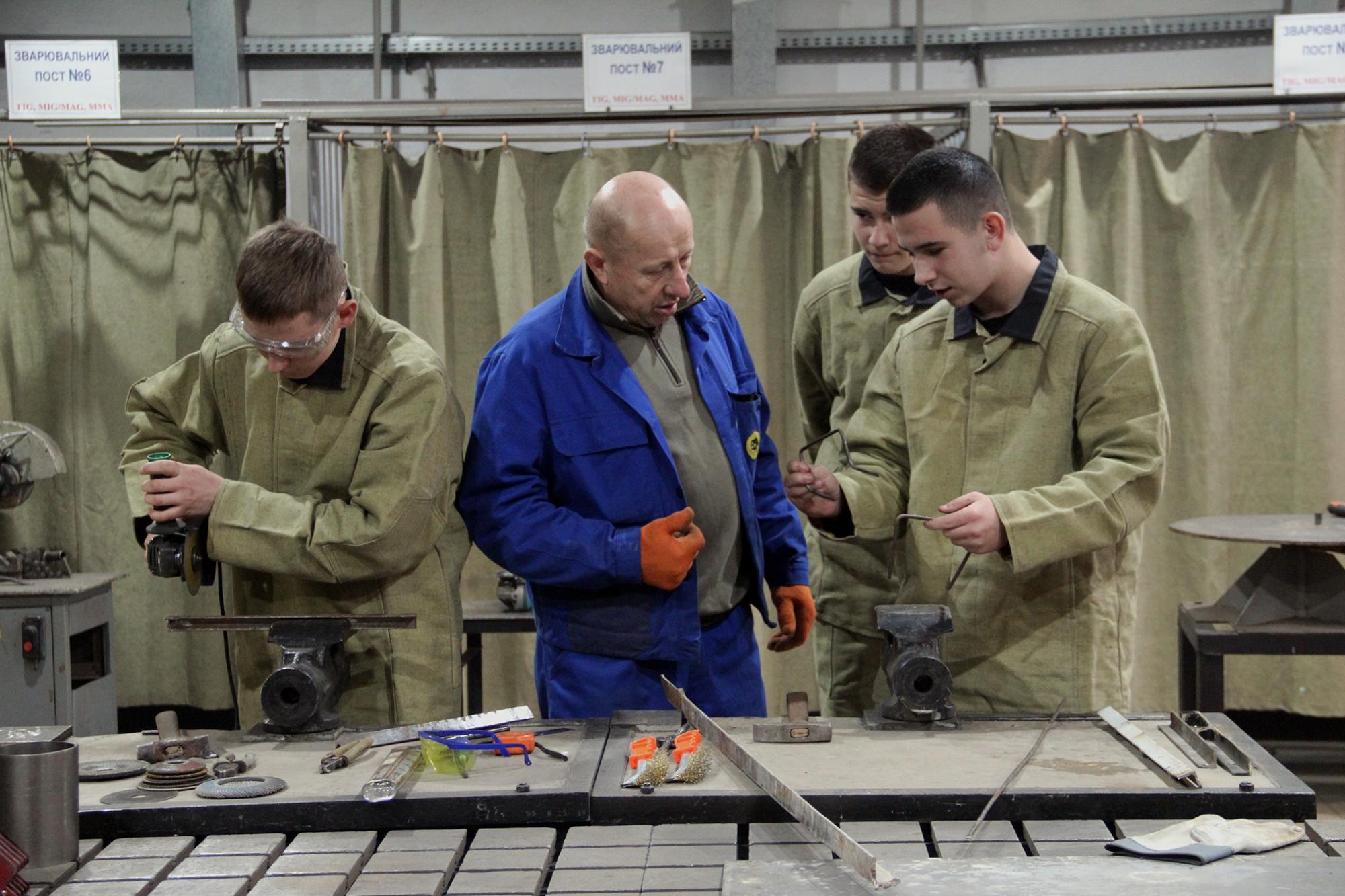 Майстер Сергій Галишич із учнями