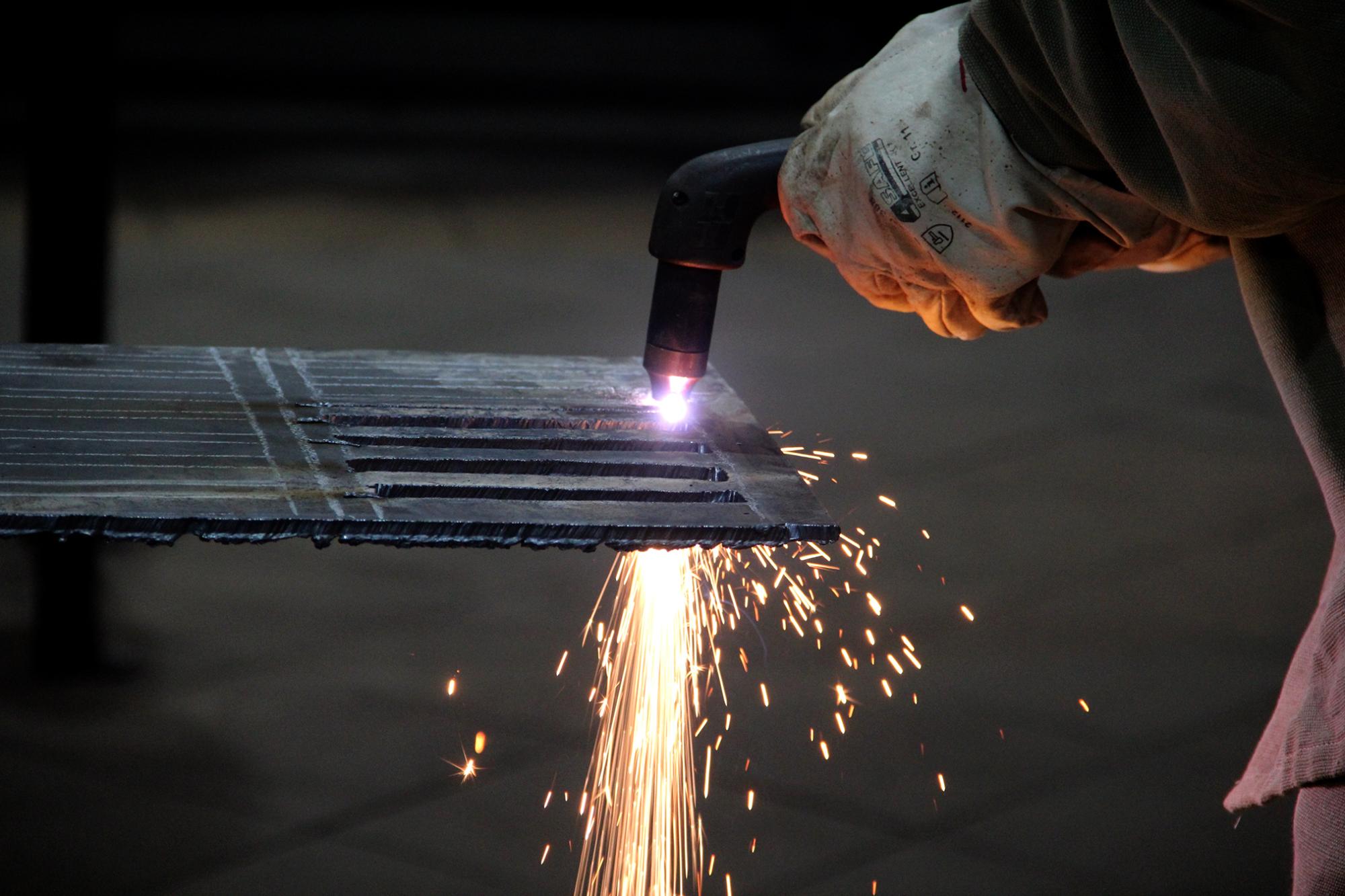 Робота із порізкою металу