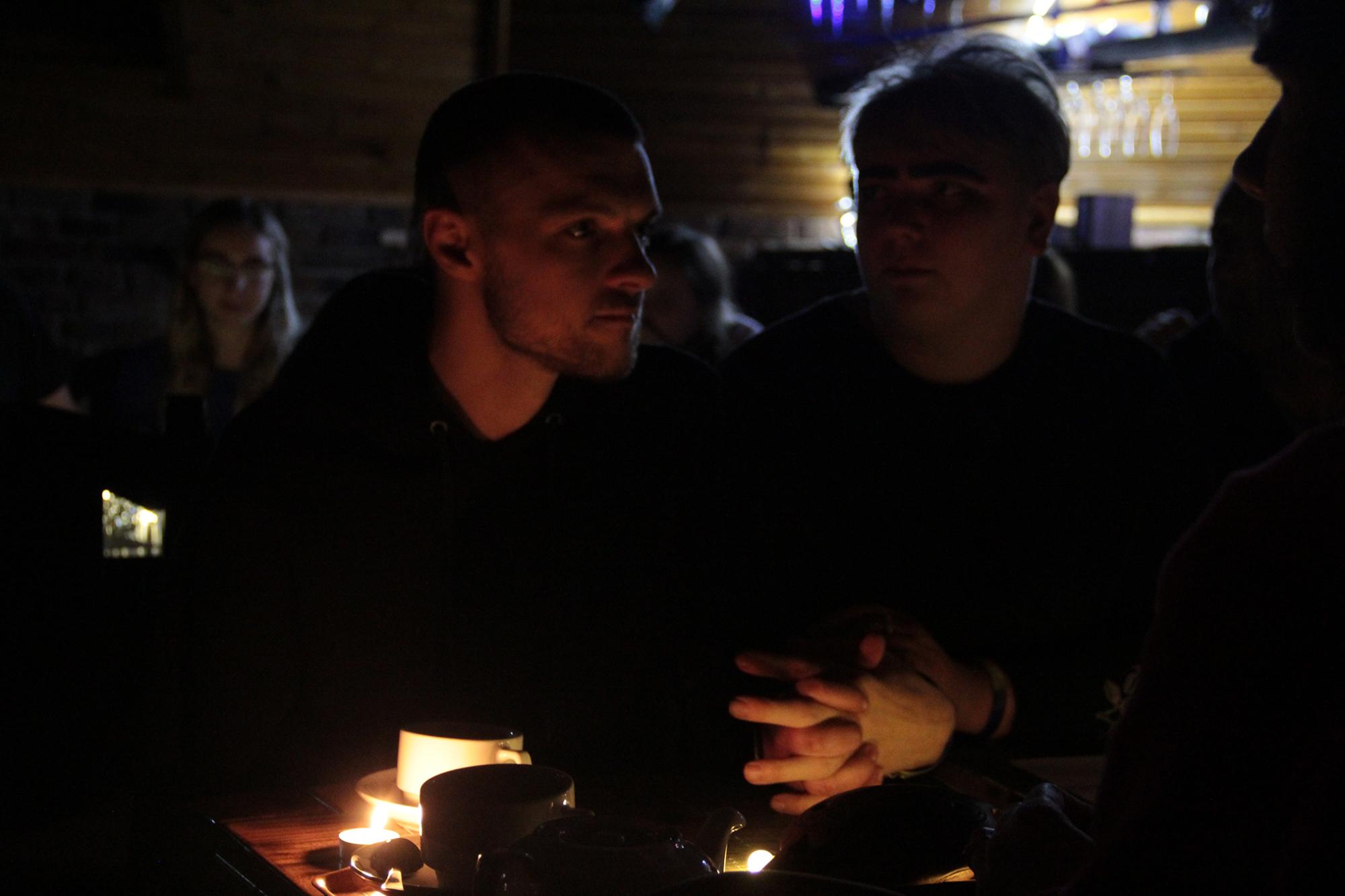 Військовий зі своєю дівчиною