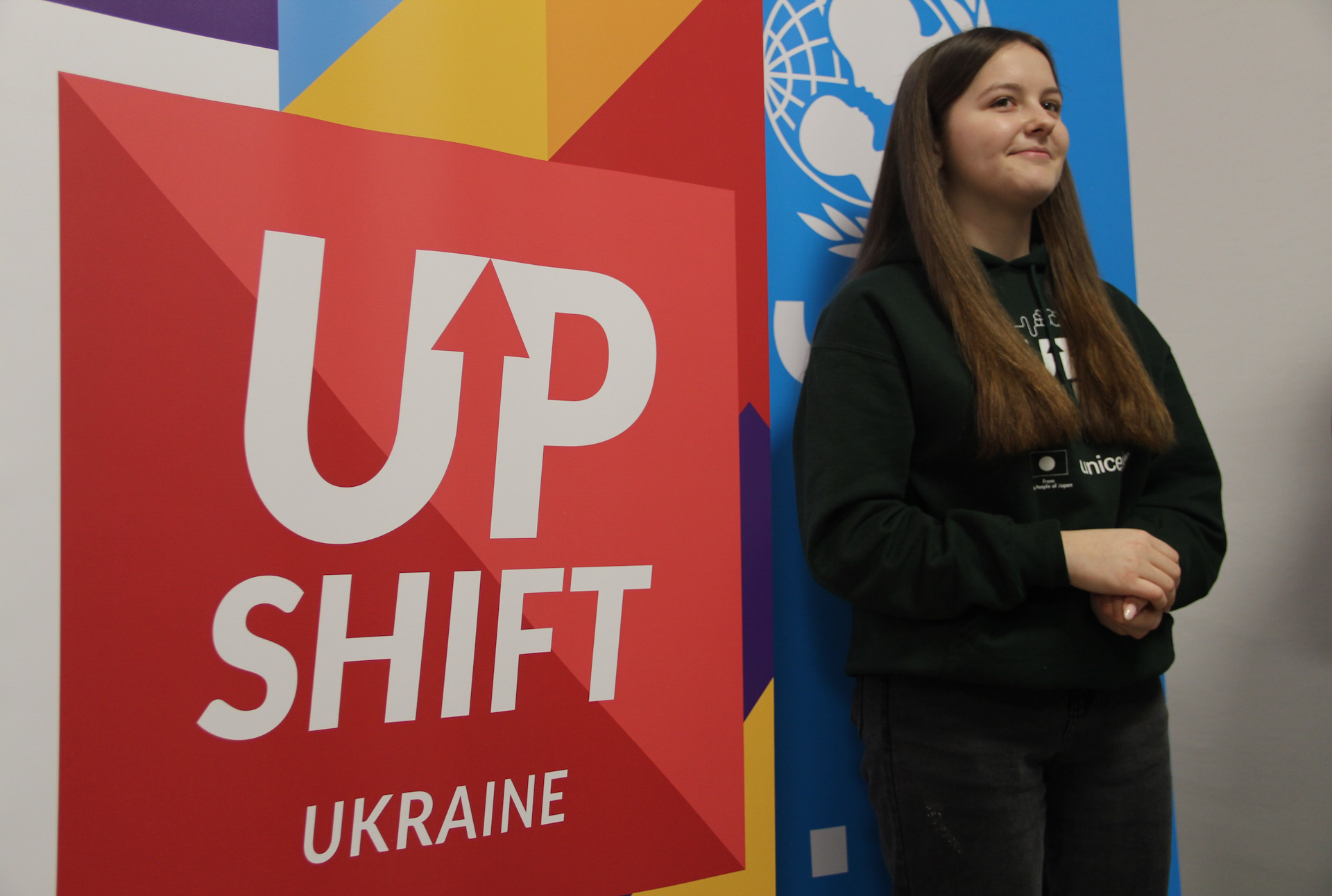 Учасниця проекту під час відкриття