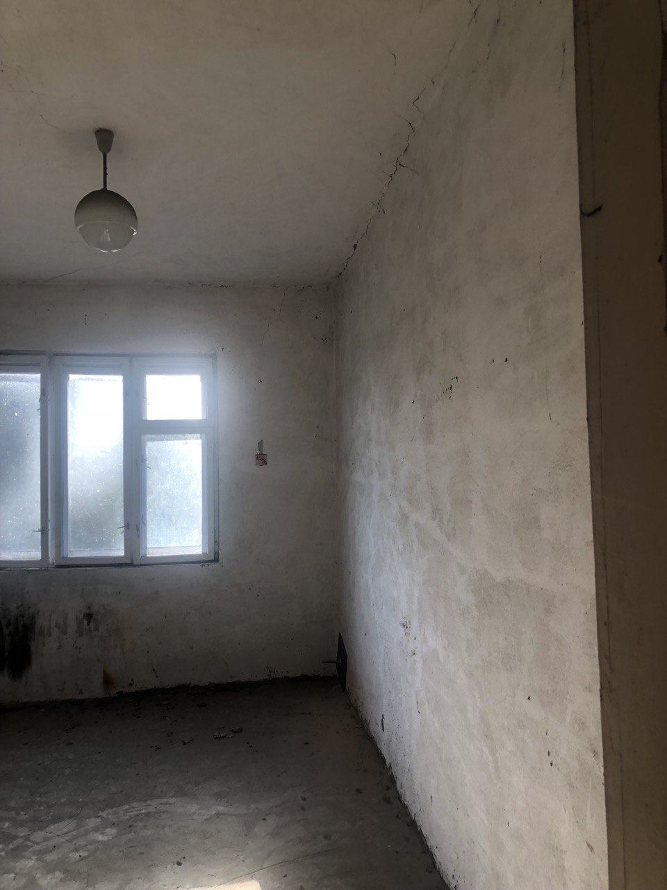 Приміщення у Нересниці до ремонту