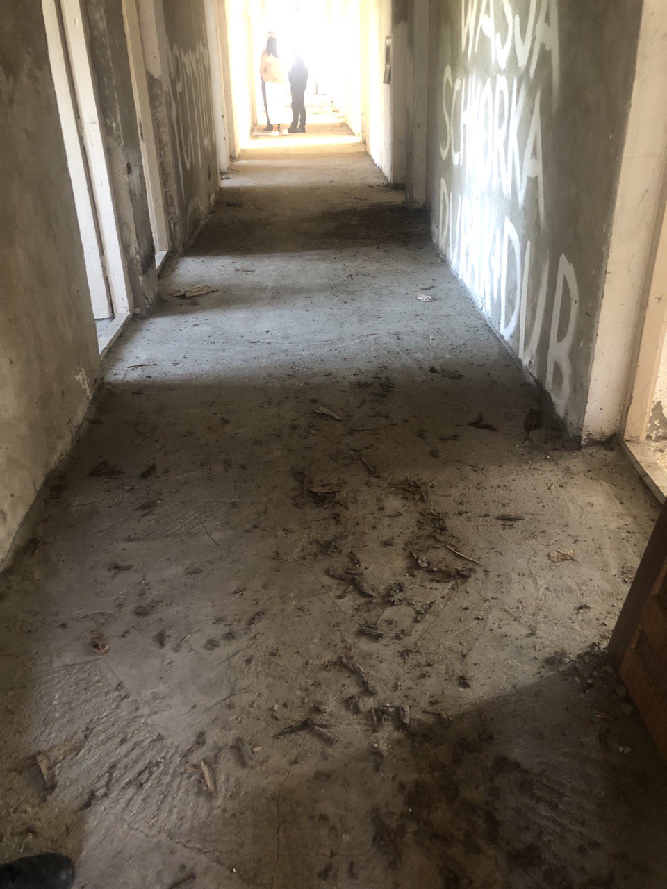 Коридор у приміщенні до ремонту