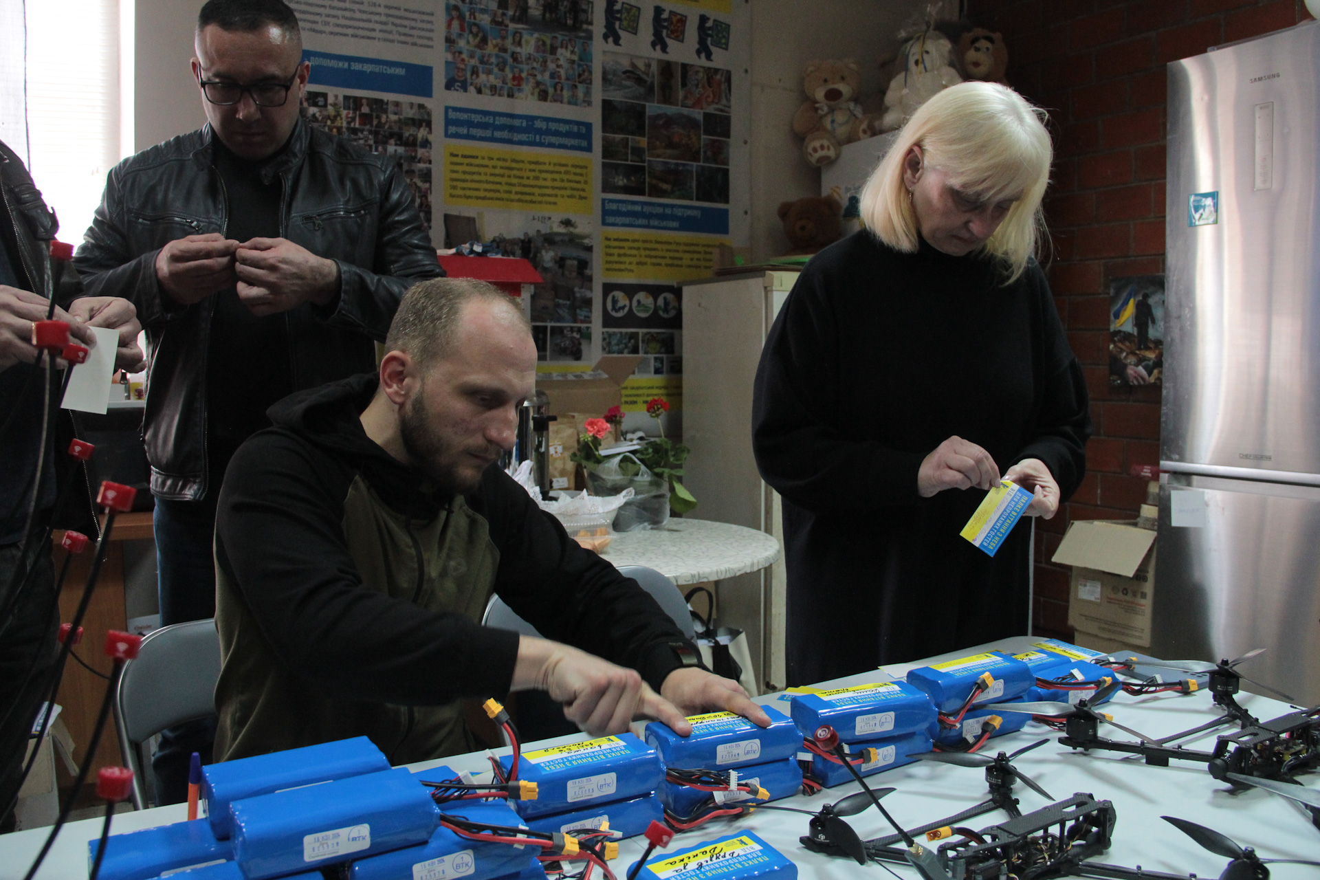 Батьки та рідні Данила Богуславського підписують дрони