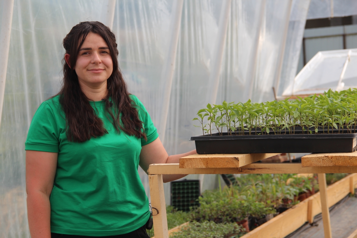 Анастасія Сколовська працює в теплиці