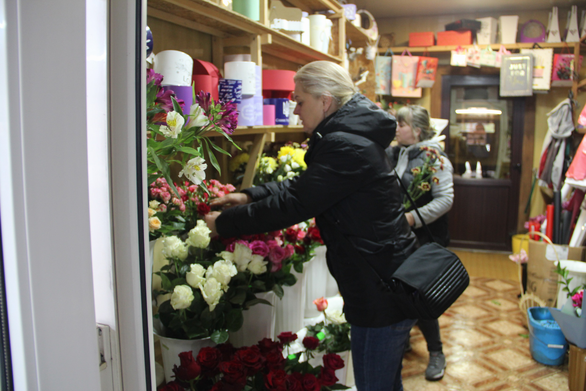 Жанна Костик у квітковому магазині