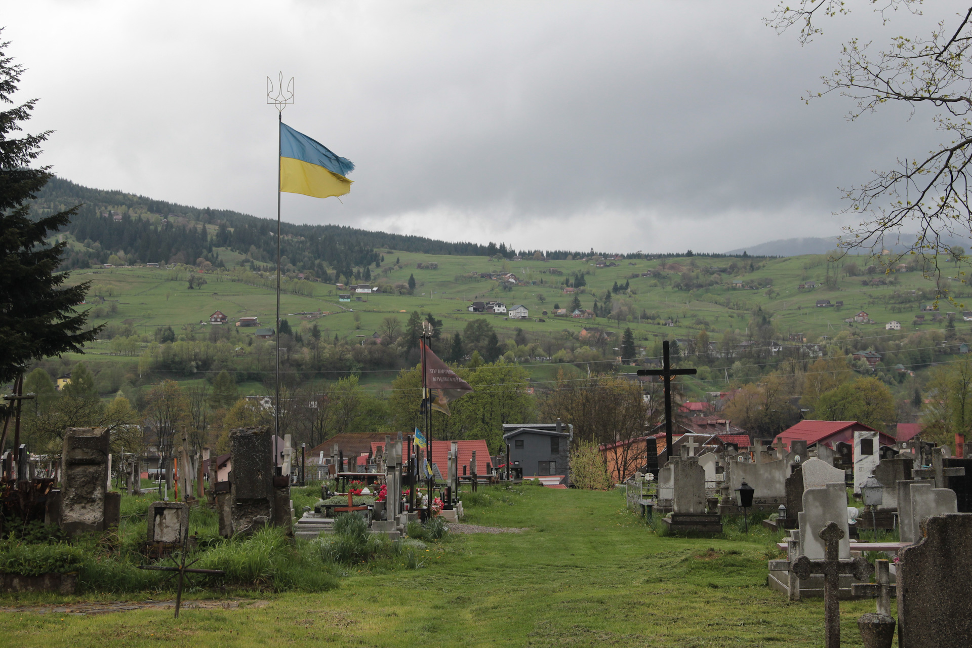 Цвинтар у селі Ясіня