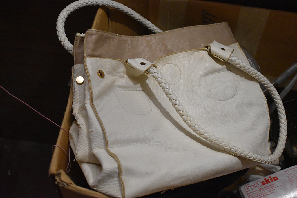 Порвана сумка