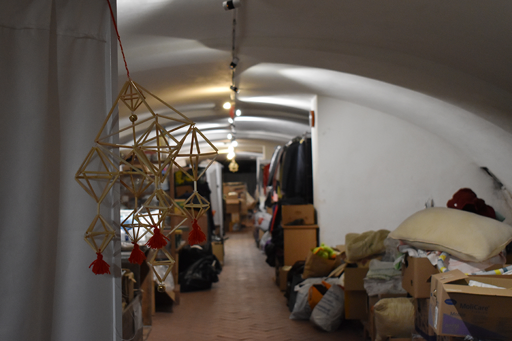 У старовинних винних льохах тепер гуманітарка