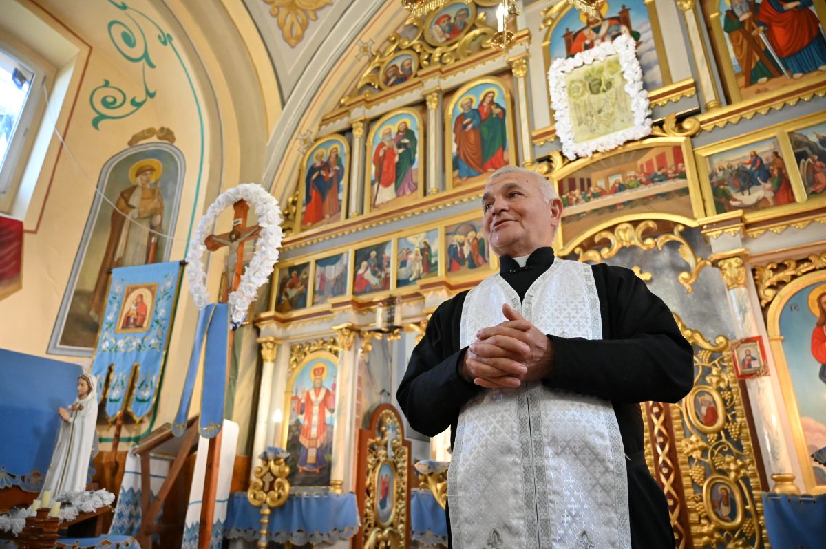 Отець Юрій