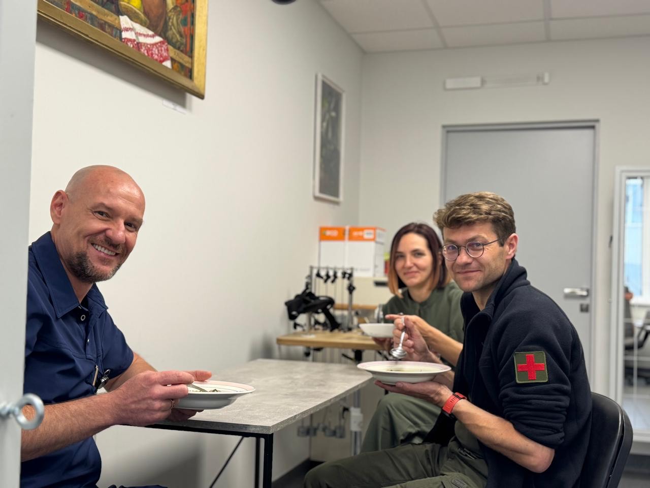 всі установи, військові та цивільні, повинні мати дуже тісну взаємодію та координувати процеси Під час спілкування з українськими медиками