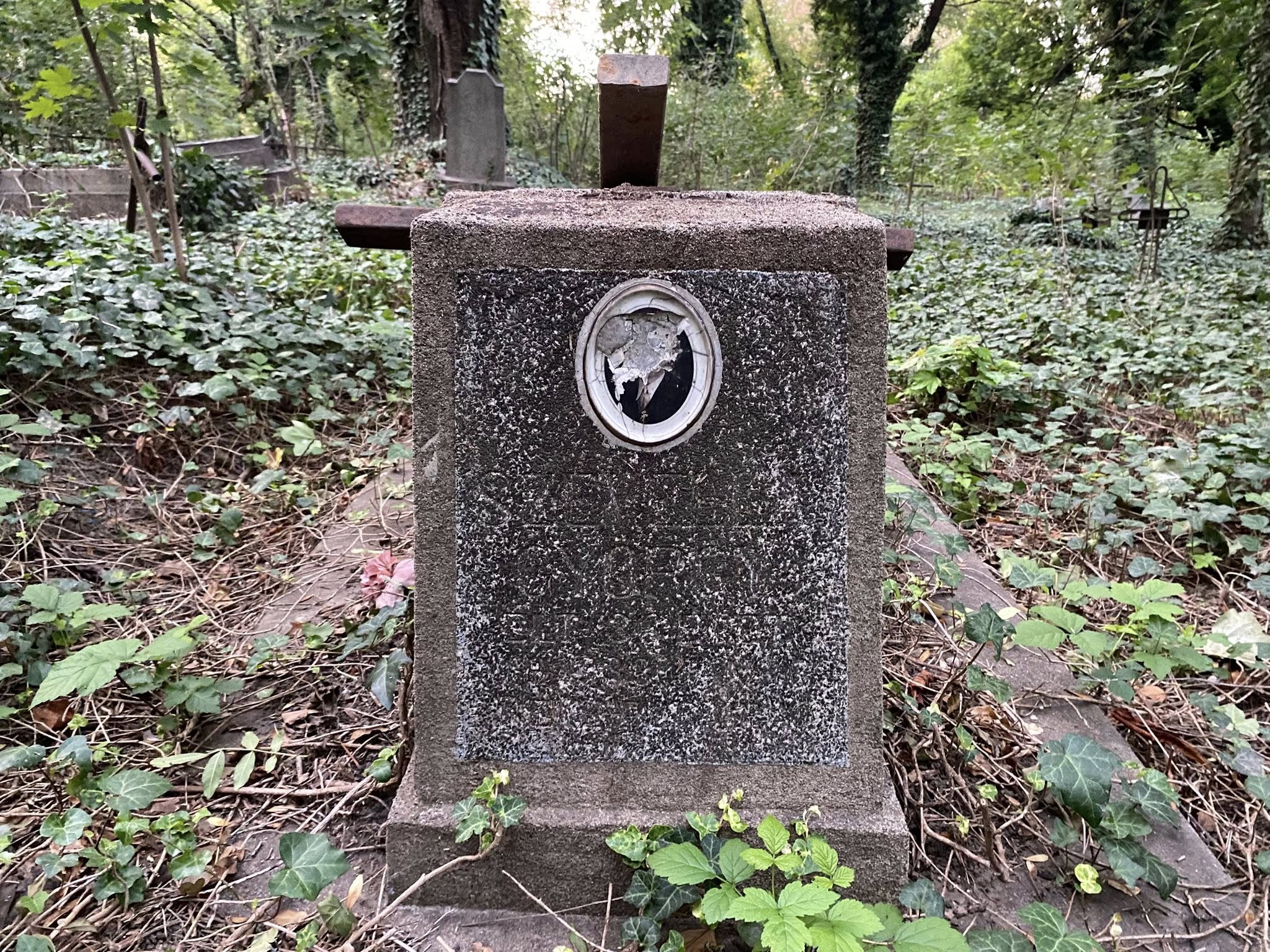 Історичні нагробки