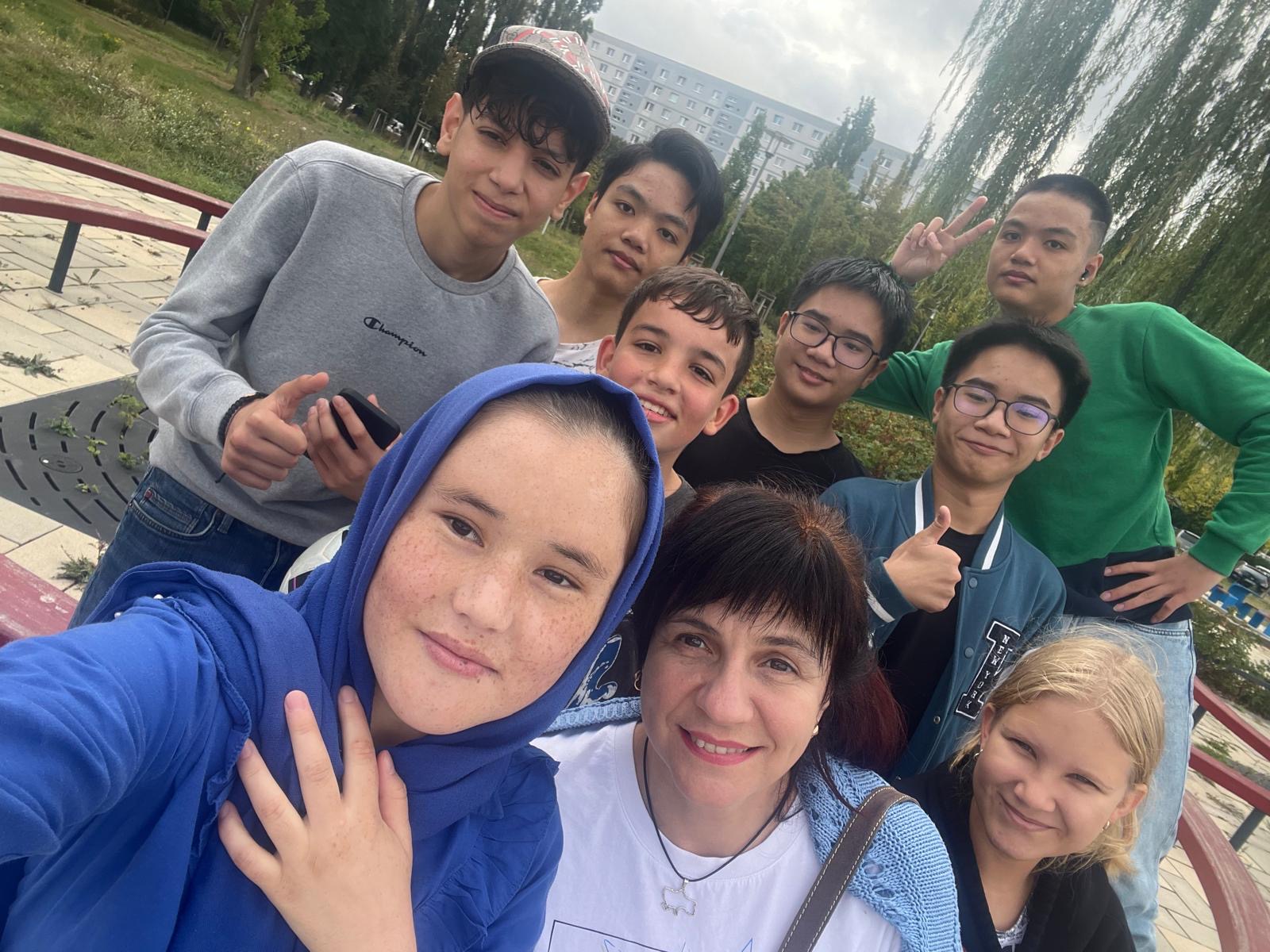 Людмила зі своїми учнями