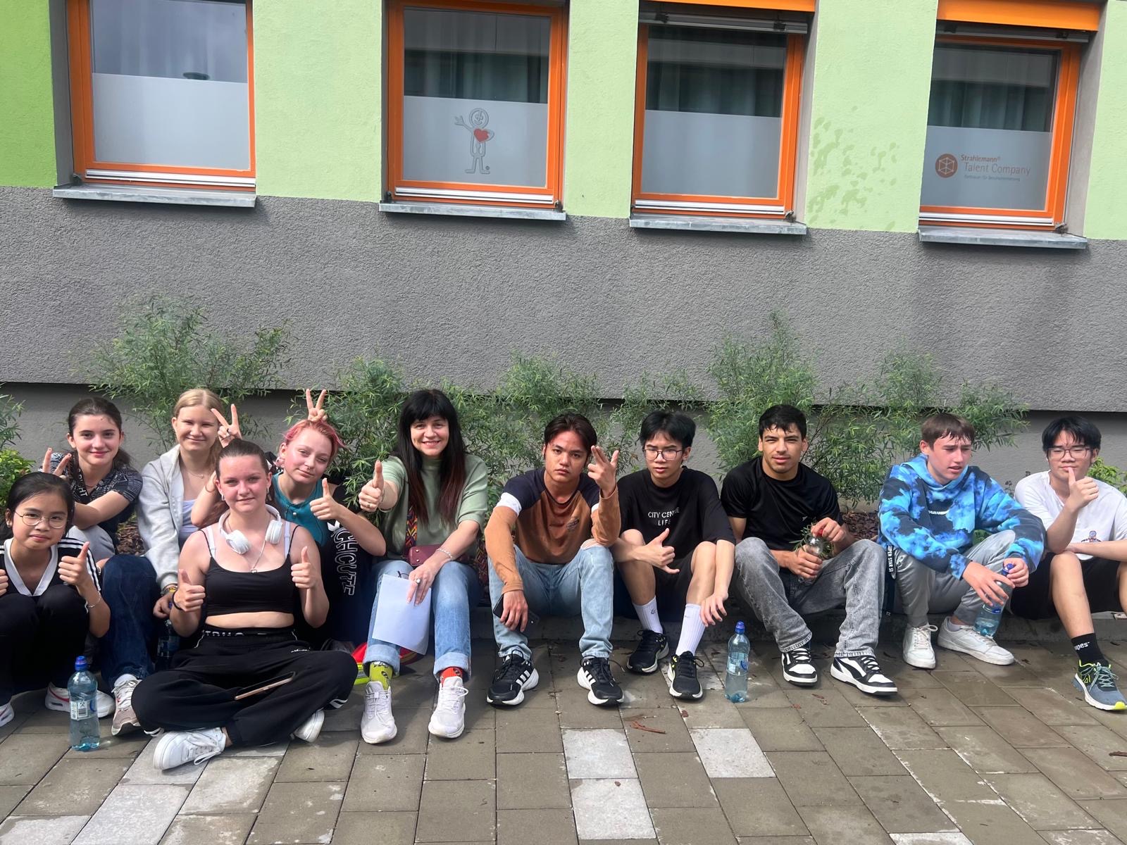 Людмила з учнями