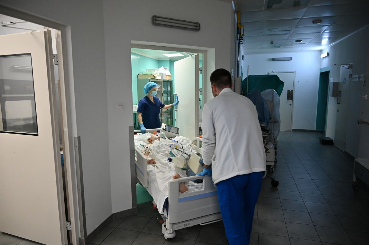 Пацієнтка по дорозі в операційну
