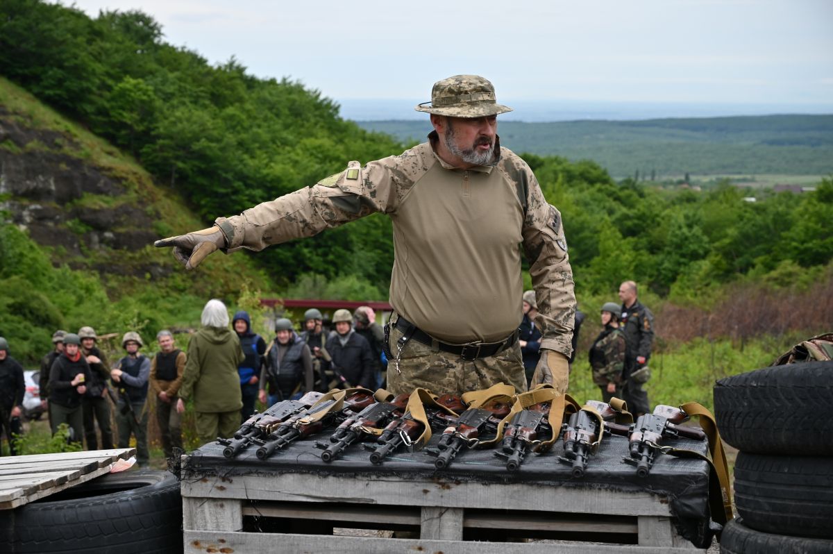 Інструктор на стрільбищі