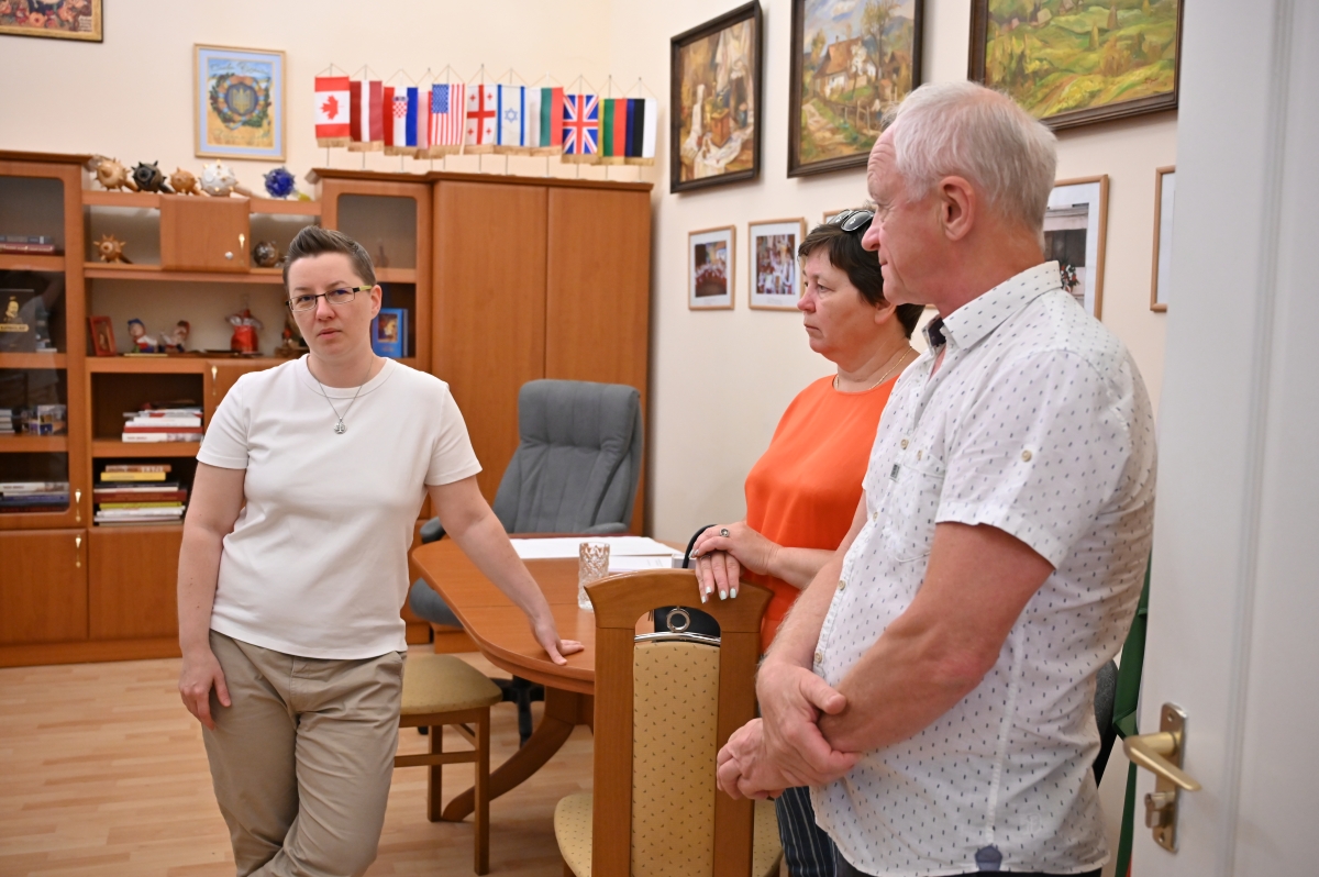 Андріана Сарваш, Олена та Сергій Бескоровайні