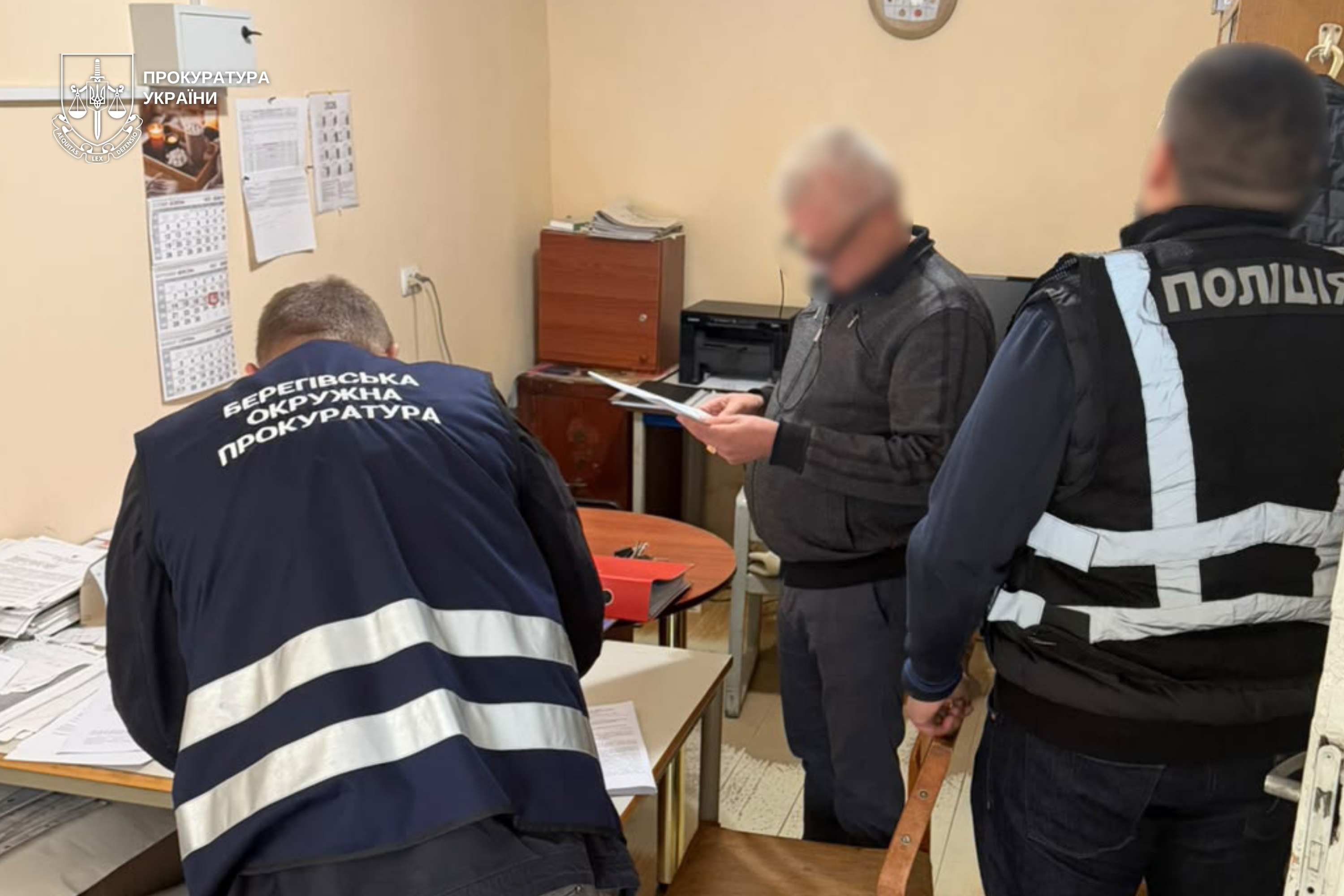 Посадовця міськради у Берегові підозрюють у махінаціях на ремонті тротуару