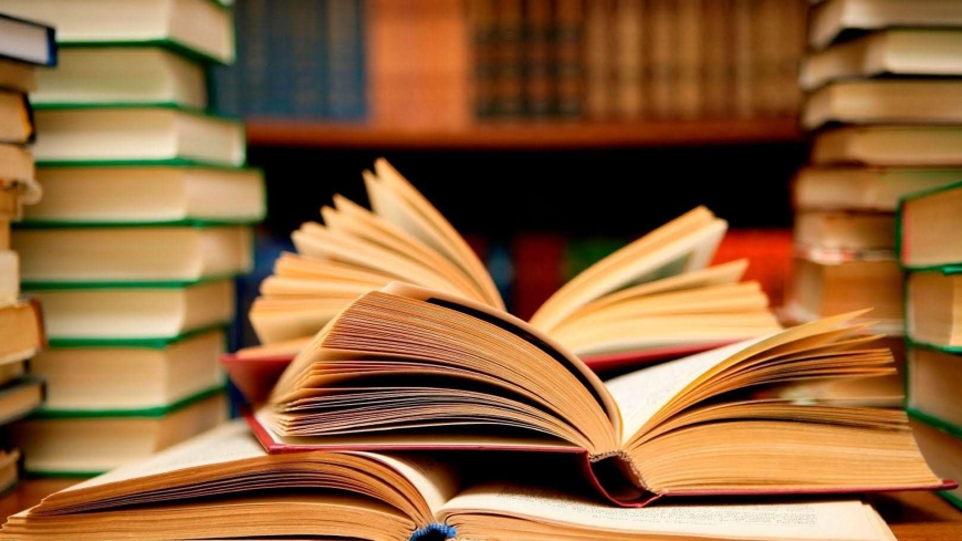 відвідувачі зможуть отримати придбати книги та отримати автограф письменника 