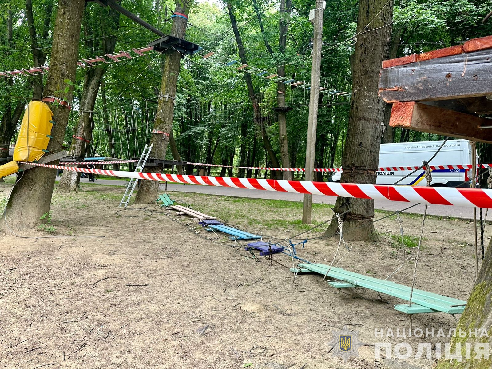 У Боздоському парку обірвався трос у мотузковому парку, травмувалися 16 дітей 