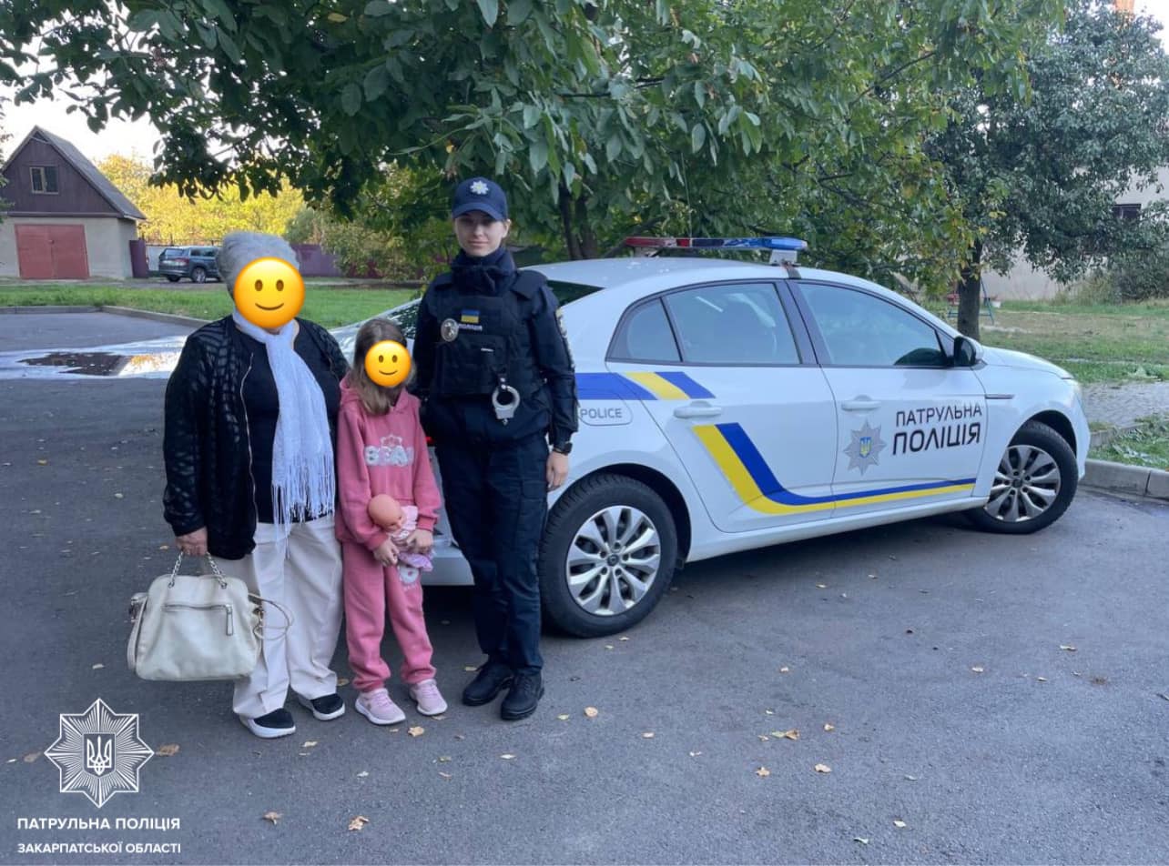 Патрульні повернули дитину бабусі