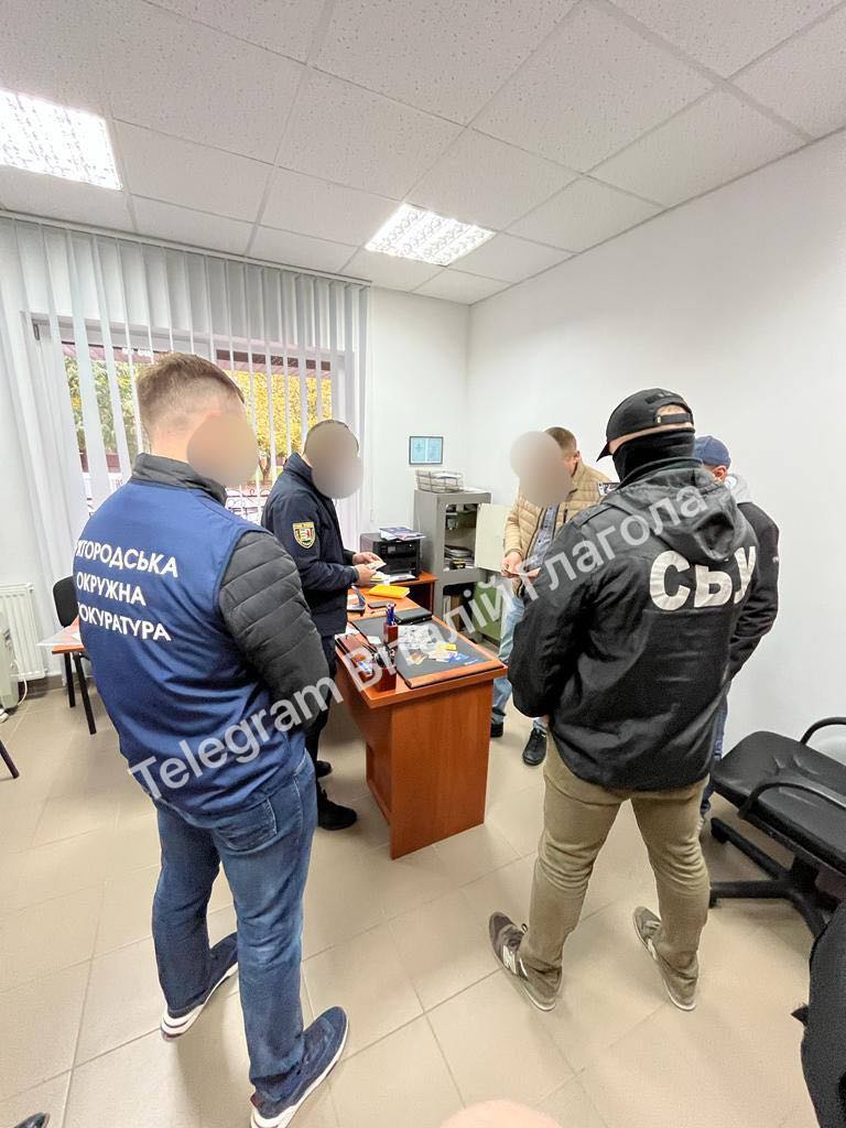 Завкафедри УжНУ підозрюють в отриманні хабарів