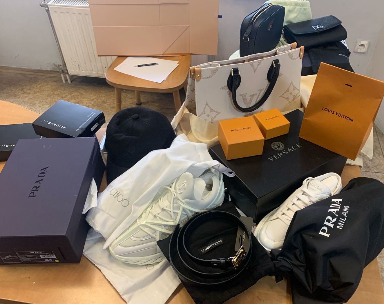 Вилучені товари, які намагався перевезти через кордон водій маршруту "Прага-Міжгірʼя"