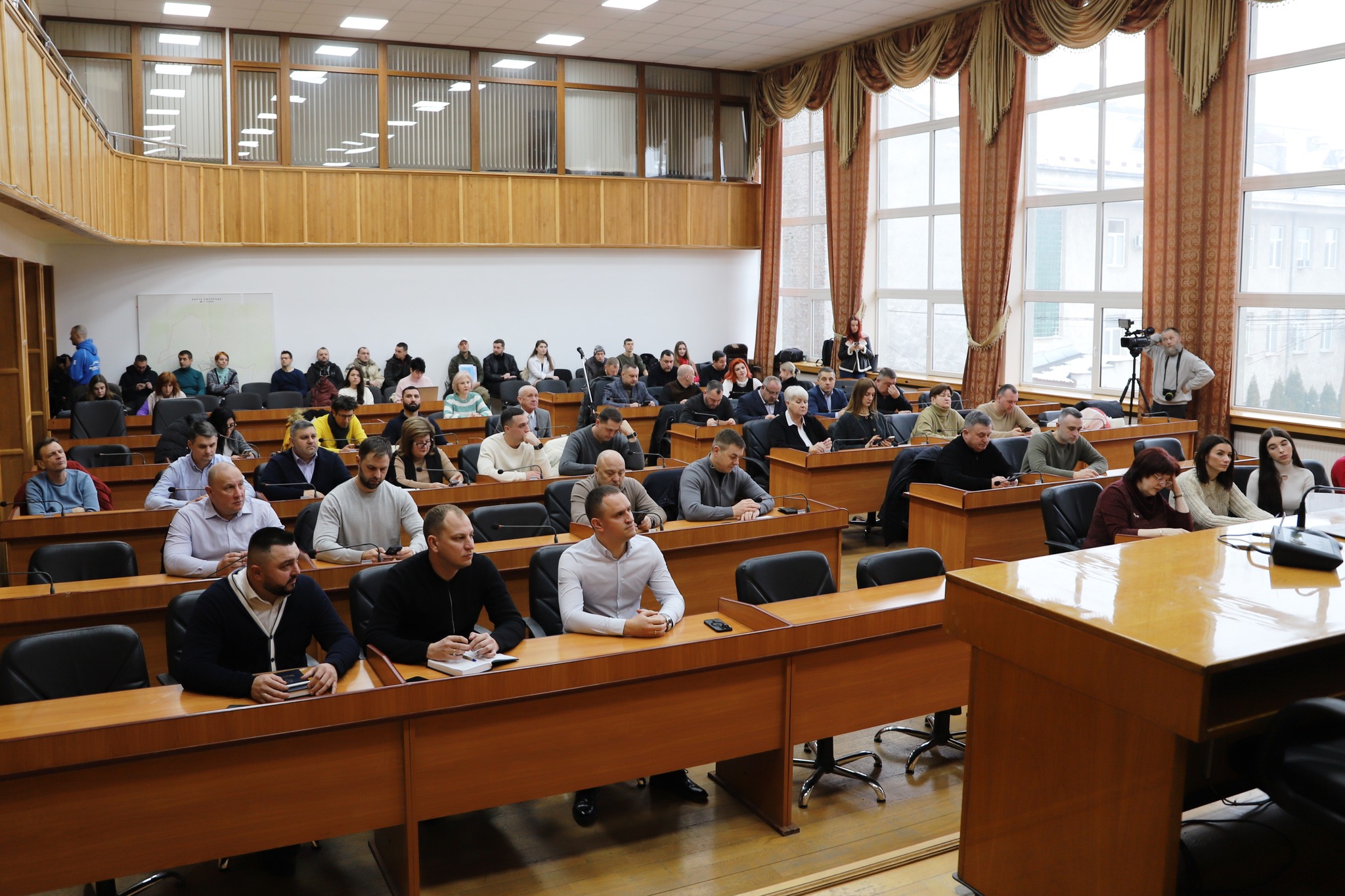 Депутати Ужгородської міської ради на позачерговому засіданні сесії 25 січня