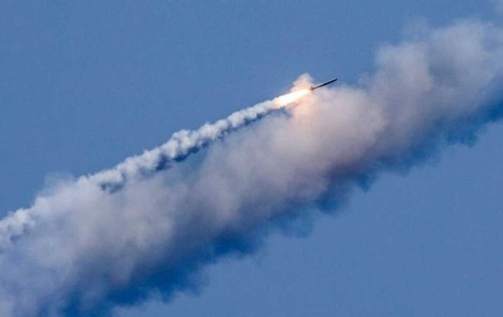 Повітряна ціль у небі