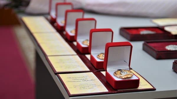 Закарпаток Ганну Дзямка та Світлану Ковач нагороджено званням «Мати-героїня»