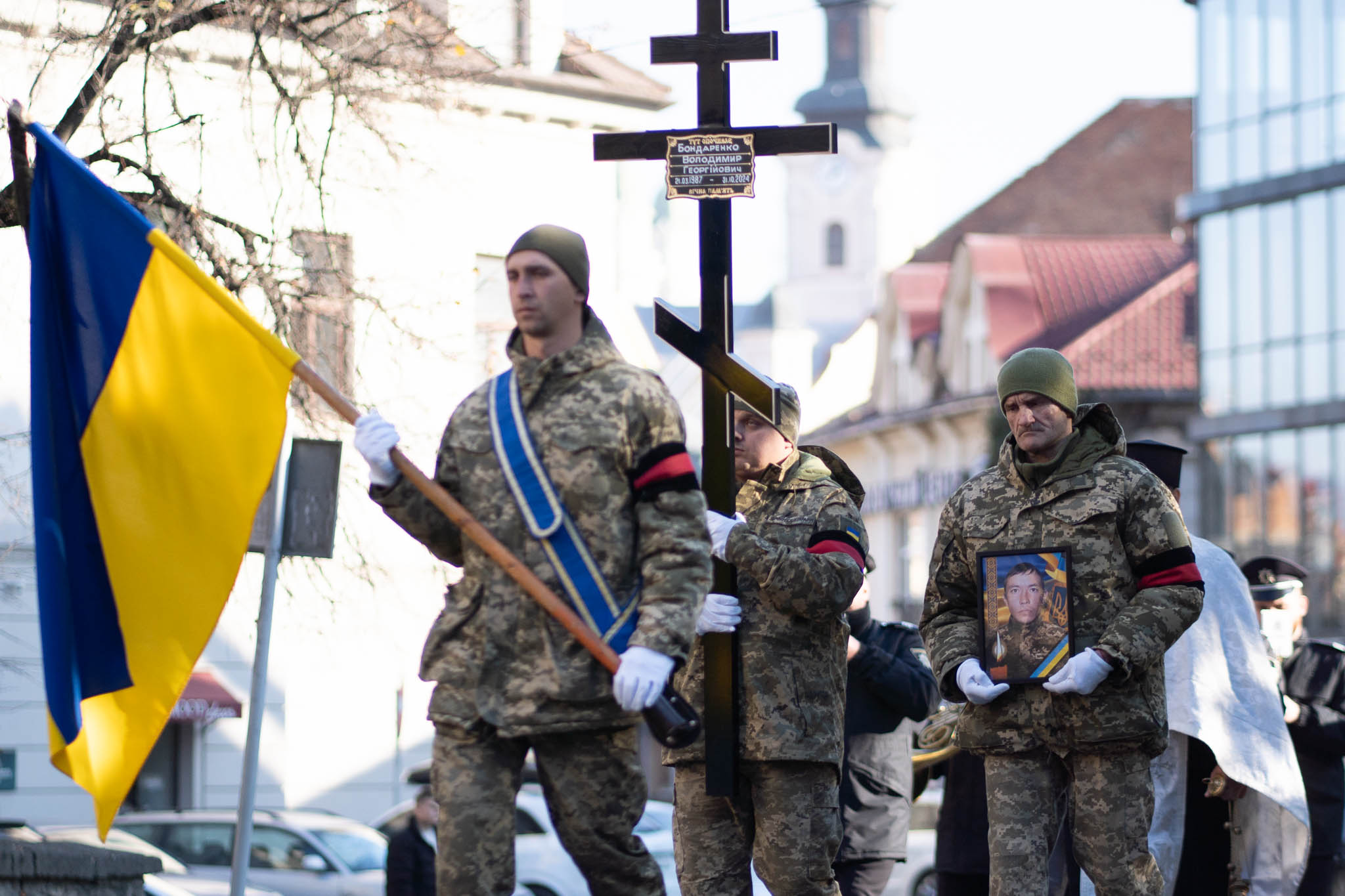 Прощання із воїном Володимиром Бондаренком