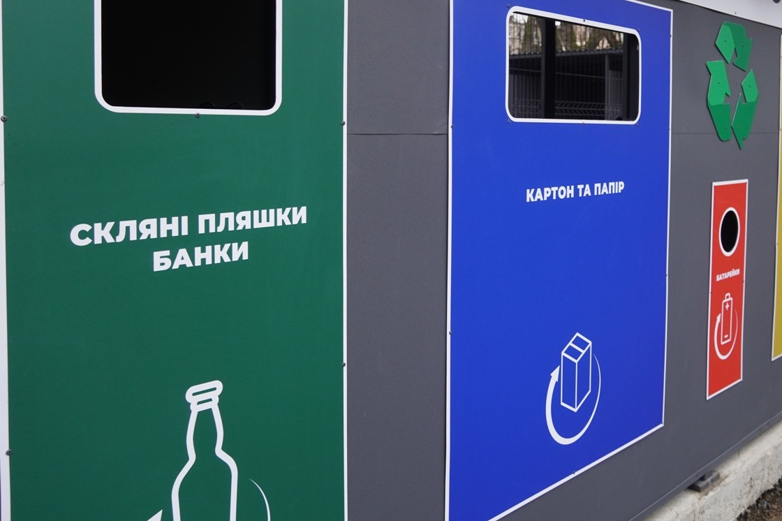 Контейнери для сортування сміття