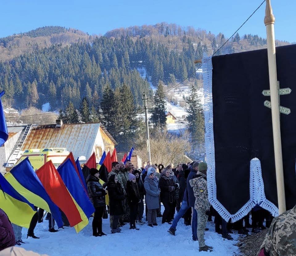 Ясінянська громада провела в останню дорогу Героя Андрія Ткачука