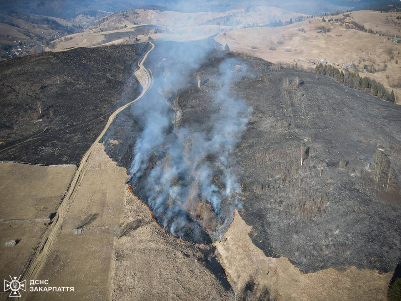 Загоряння сухої трави на Рахівщині 