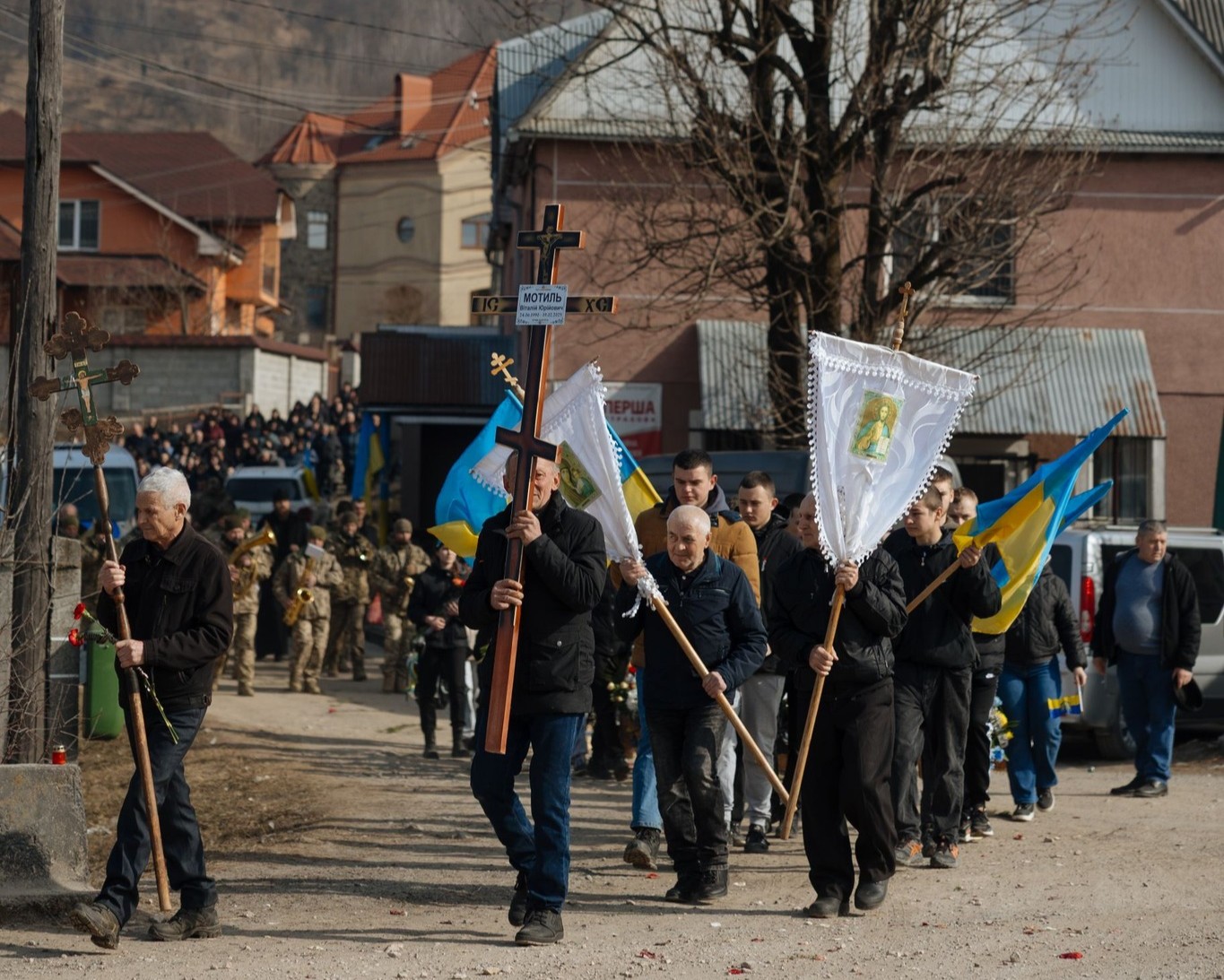 прощання із воїном Віталієм Мотилем