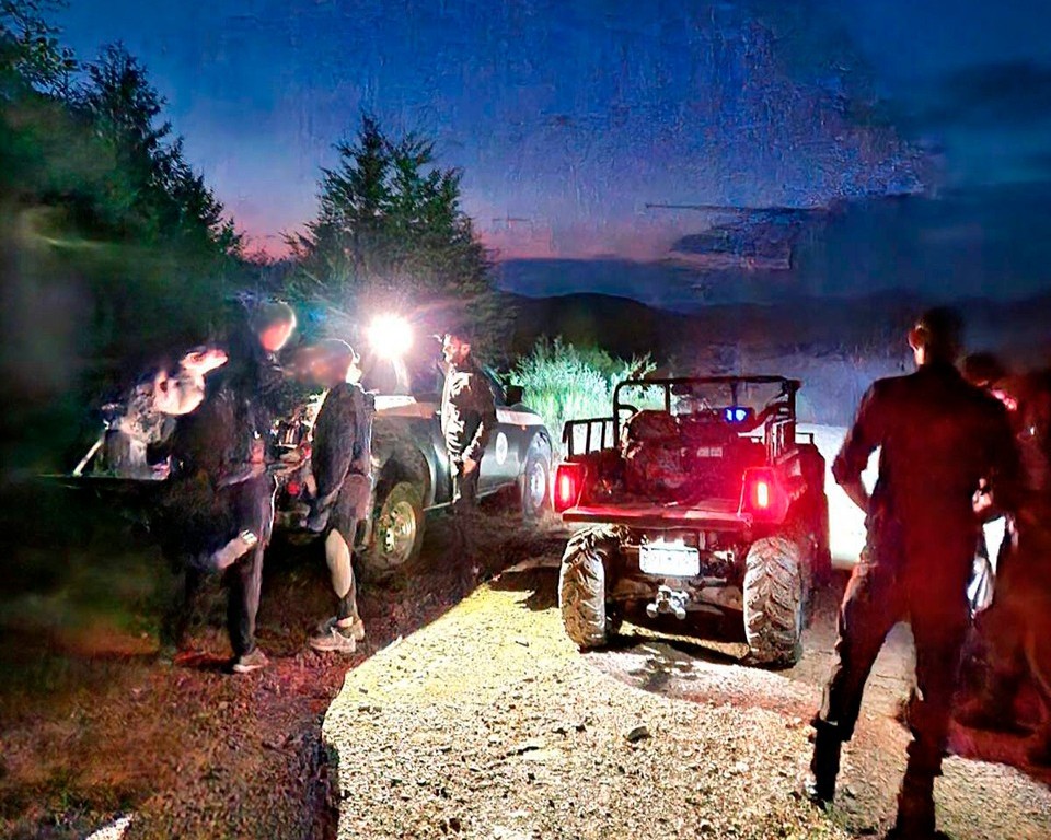 Туристи з рятувальниками