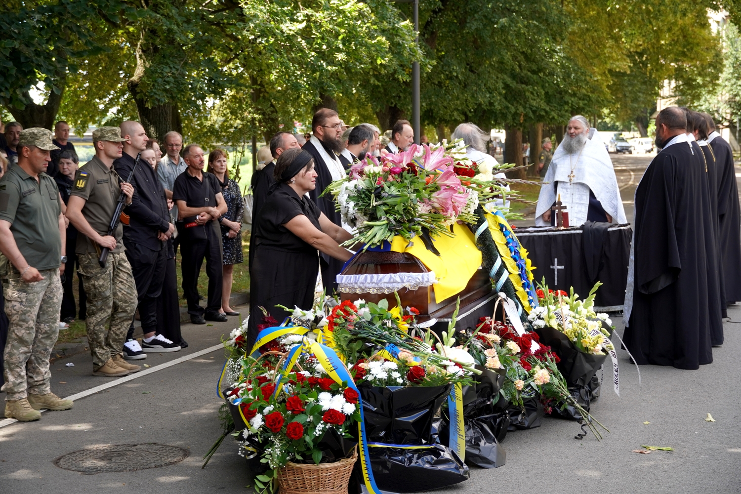 В Ужгороді попрощалися із 53-річним військовим Миколою Лошаком